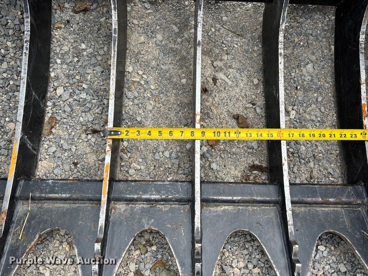 image for item DU1458 skid steer grapple bucket