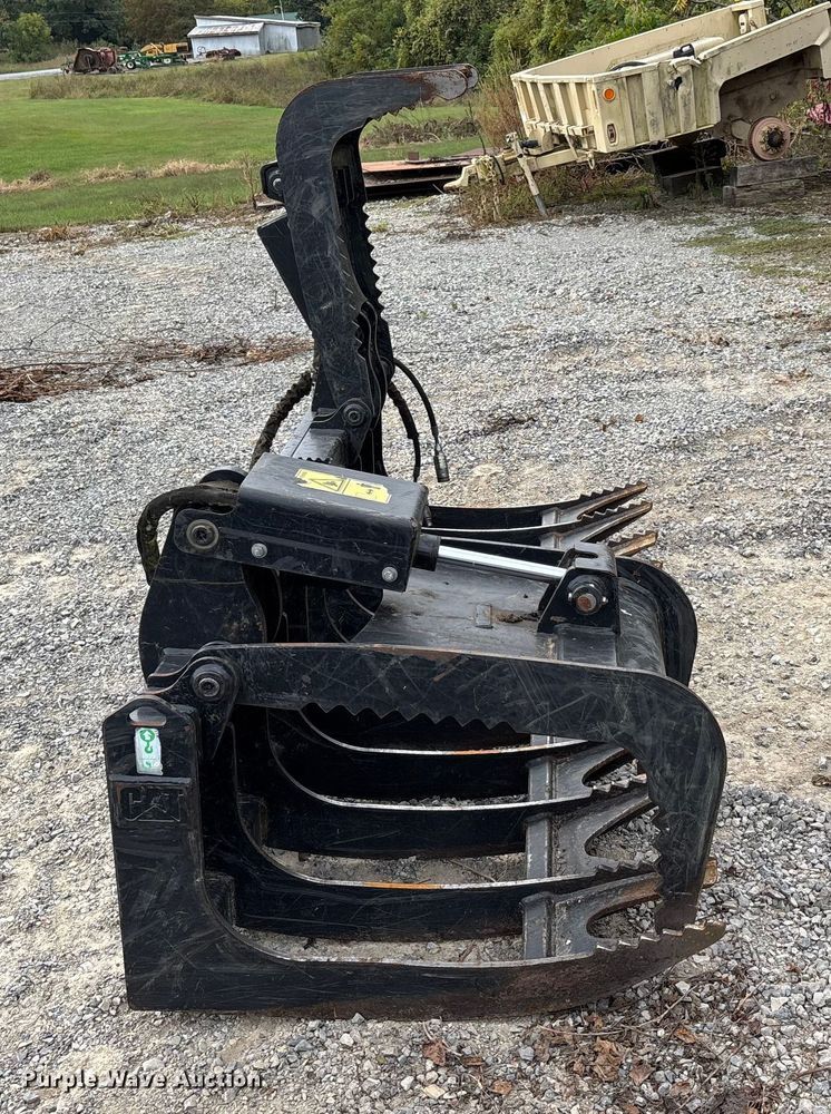 image for item DU1459 Caterpillar skid steer grapple bucket