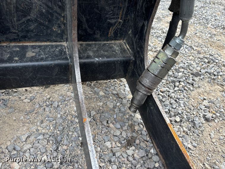 image for item DU1459 Caterpillar skid steer grapple bucket