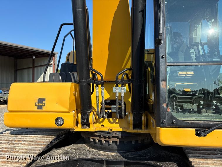 image for item DU1461 2021 Caterpillar 323 excavator