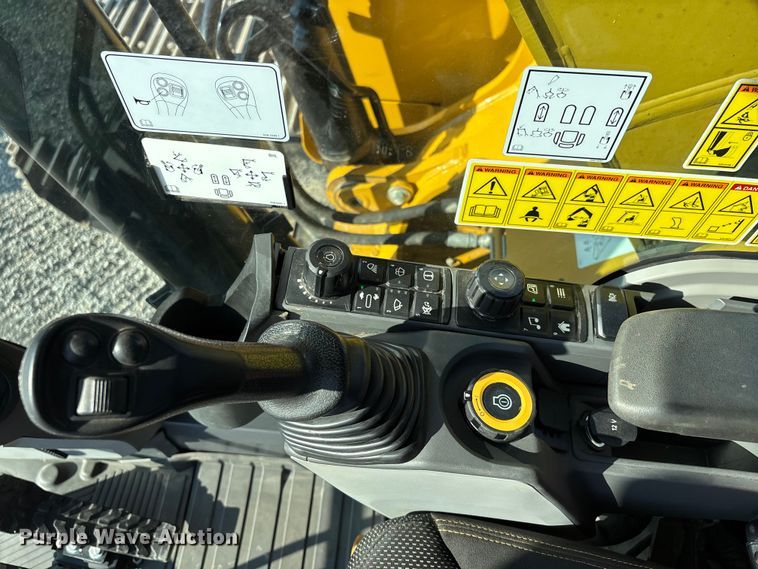 image for item DU1461 2021 Caterpillar 323 excavator