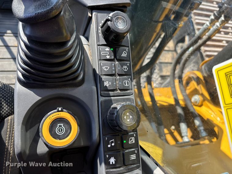 image for item DU1461 2021 Caterpillar 323 excavator