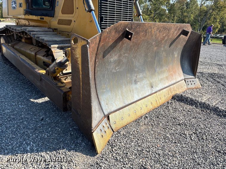 image for item DU1462 2005 John Deere 850J dozer