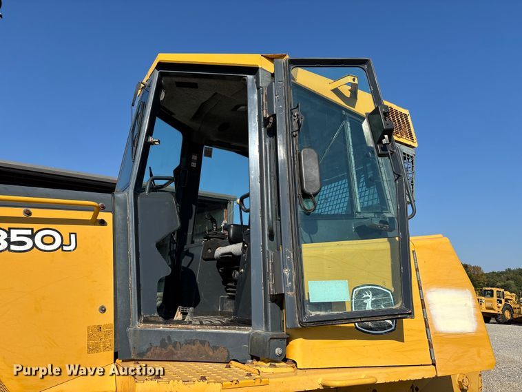 image for item DU1462 2005 John Deere 850J dozer