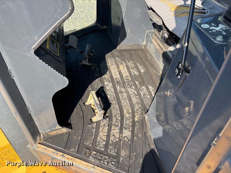 image for item DU1462 2005 John Deere 850J dozer