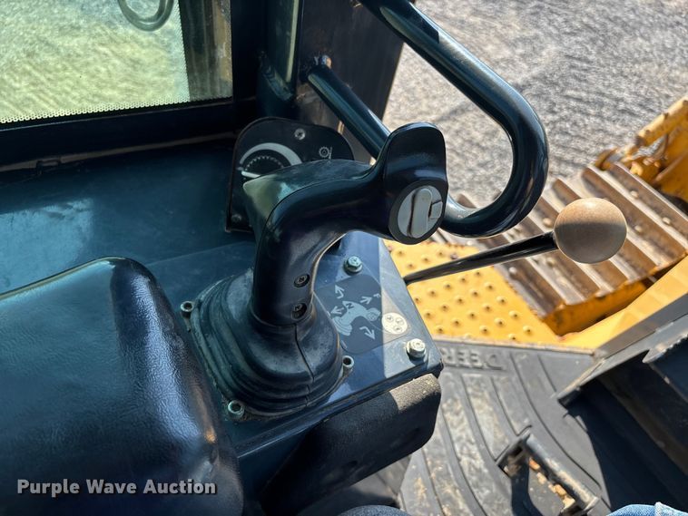 image for item DU1462 2005 John Deere 850J dozer