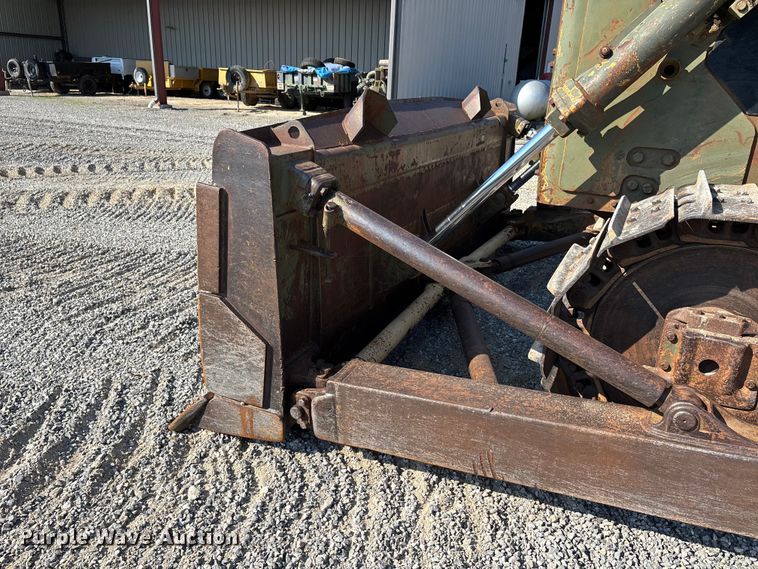 image for item DU1463 1984 Caterpillar D7G dozer