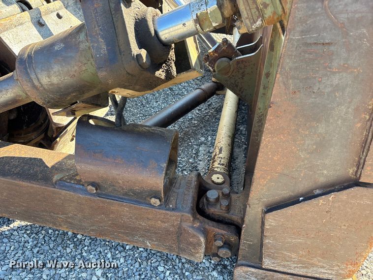 image for item DU1463 1984 Caterpillar D7G dozer