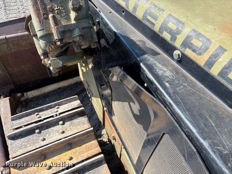 image for item DU1463 1984 Caterpillar D7G dozer