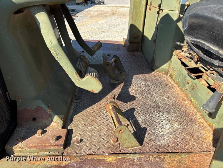 image for item DU1463 1984 Caterpillar D7G dozer