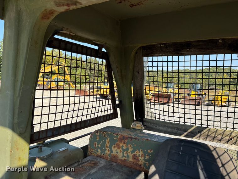 image for item DU1463 1984 Caterpillar D7G dozer