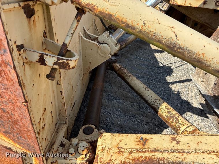 image for item DU1464 1988 Caterpillar D7G dozer