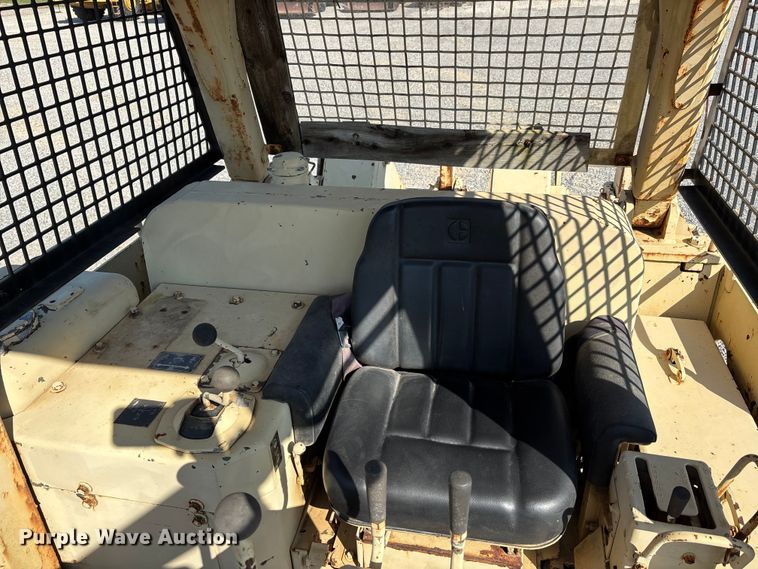 image for item DU1464 1988 Caterpillar D7G dozer