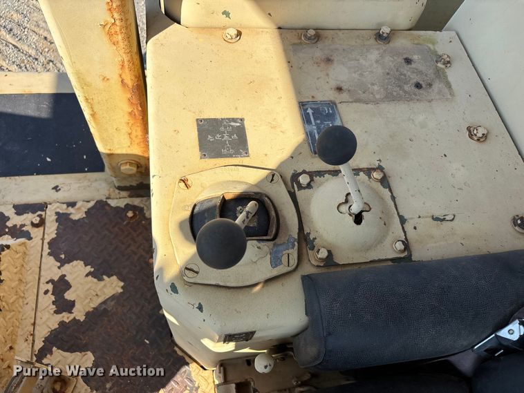 image for item DU1464 1988 Caterpillar D7G dozer