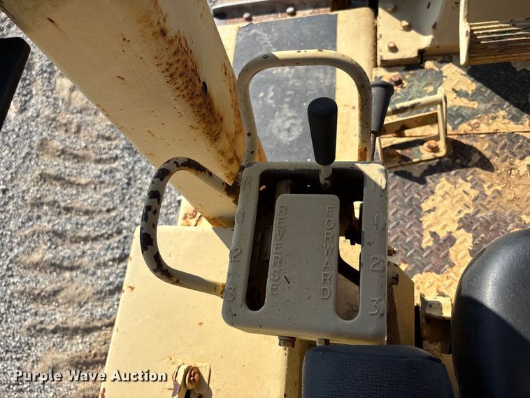 image for item DU1464 1988 Caterpillar D7G dozer
