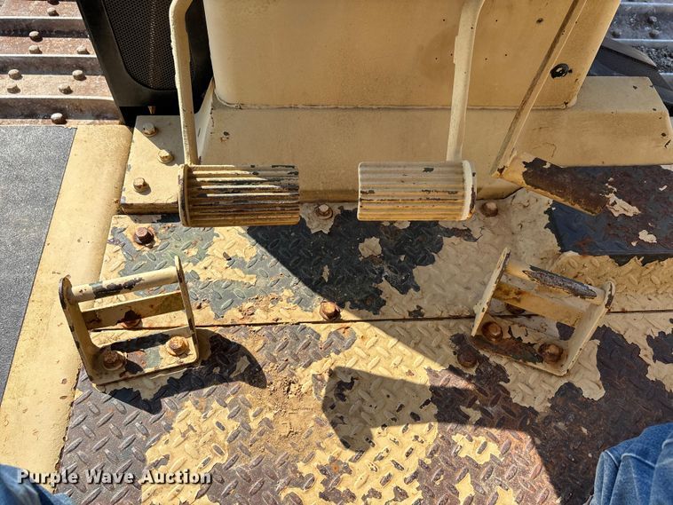 image for item DU1464 1988 Caterpillar D7G dozer