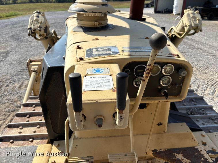 image for item DU1464 1988 Caterpillar D7G dozer