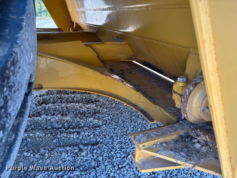 image for item DU1465 2009 Caterpillar 621G scraper