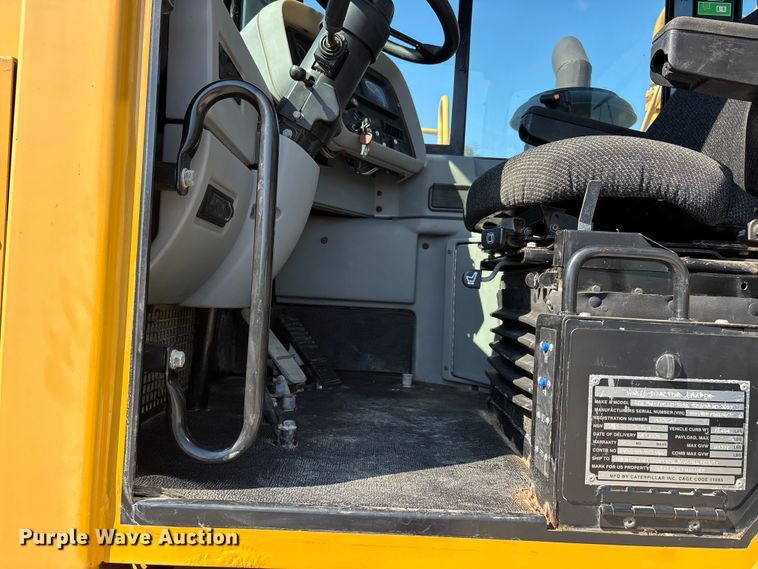 image for item DU1465 2009 Caterpillar 621G scraper