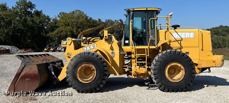 image for item DU1467 2003 John Deere 744J wheel loader
