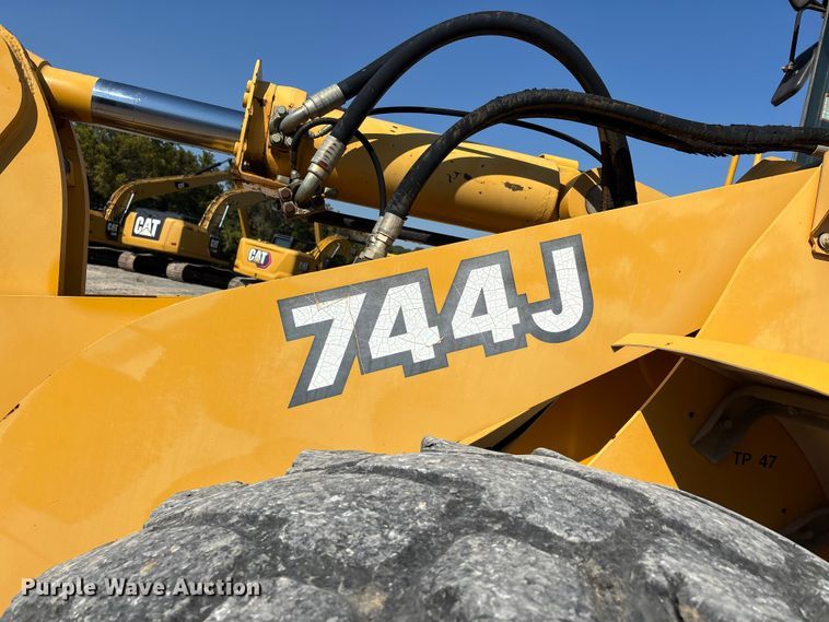 image for item DU1467 2003 John Deere 744J wheel loader