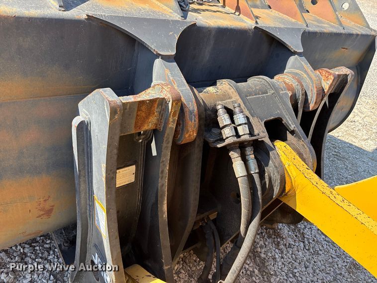 image for item DU1467 2003 John Deere 744J wheel loader