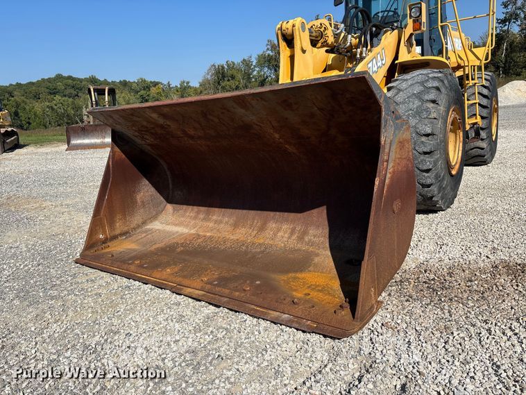 image for item DU1467 2003 John Deere 744J wheel loader