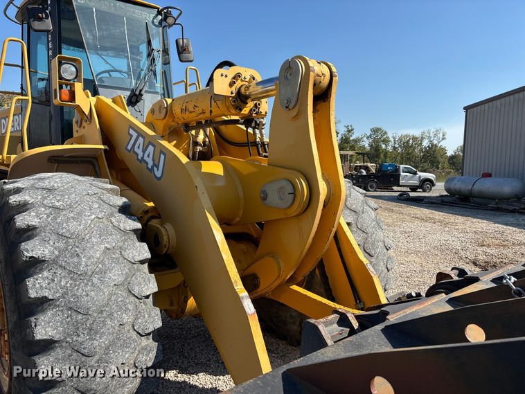 image for item DU1467 2003 John Deere 744J wheel loader