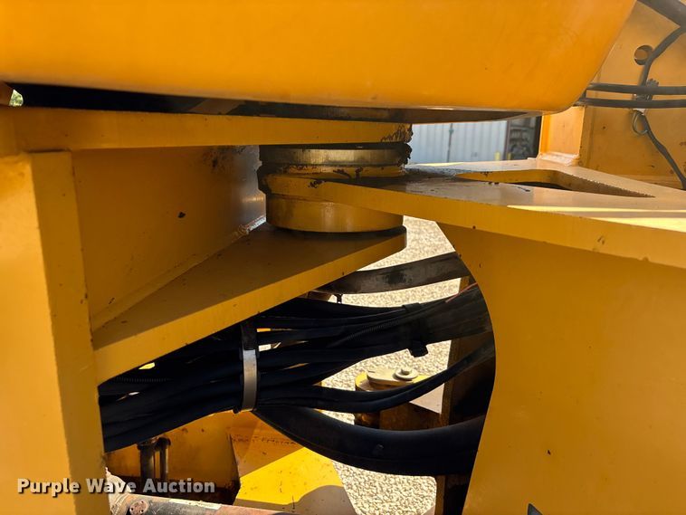 image for item DU1467 2003 John Deere 744J wheel loader