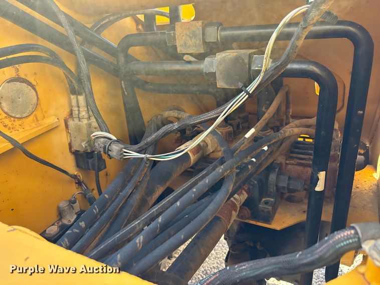 image for item DU1467 2003 John Deere 744J wheel loader