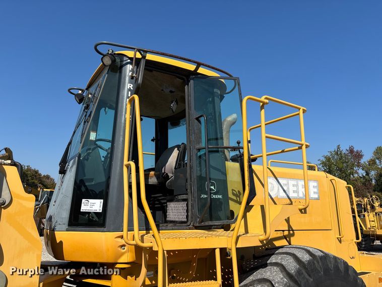 image for item DU1467 2003 John Deere 744J wheel loader