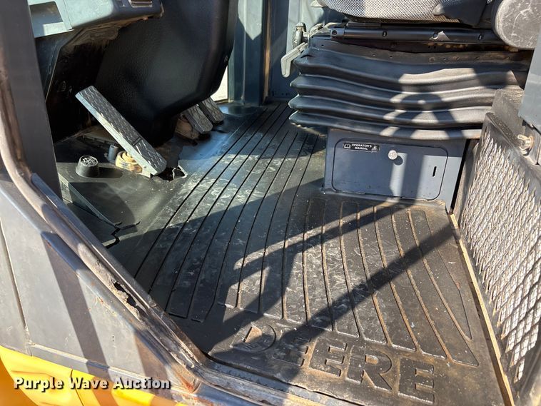 image for item DU1467 2003 John Deere 744J wheel loader