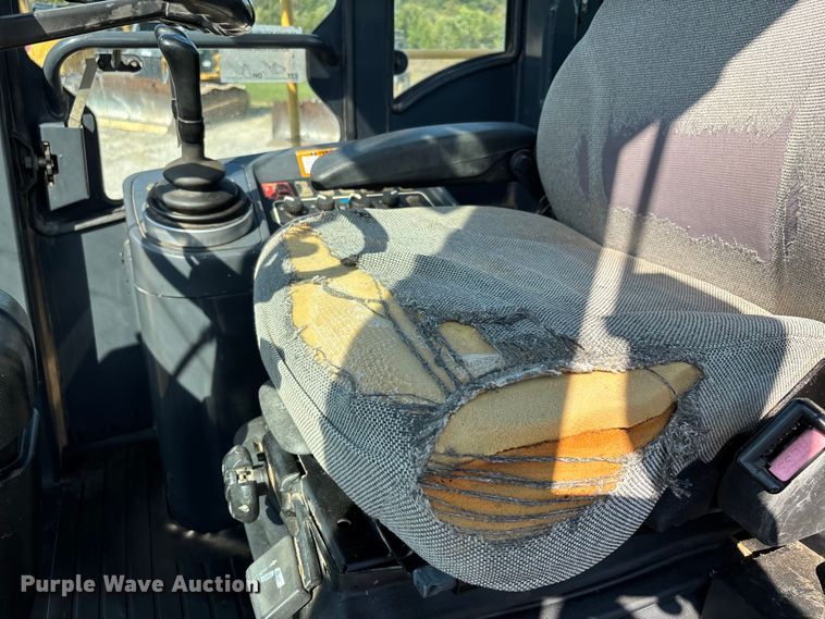 image for item DU1467 2003 John Deere 744J wheel loader