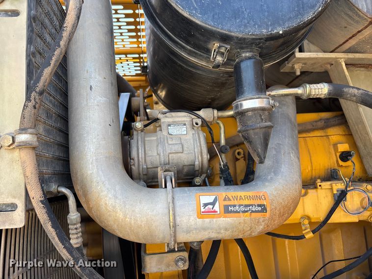 image for item DU1467 2003 John Deere 744J wheel loader