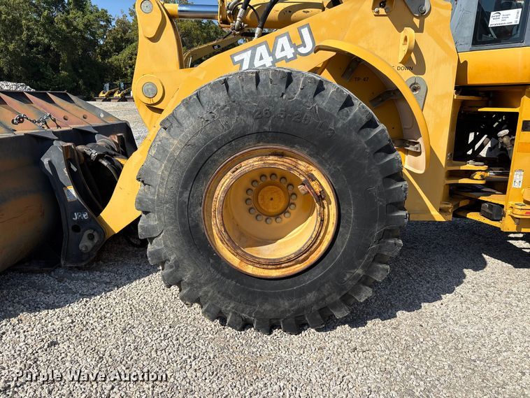 image for item DU1467 2003 John Deere 744J wheel loader
