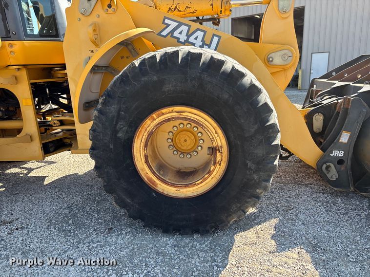 image for item DU1467 2003 John Deere 744J wheel loader