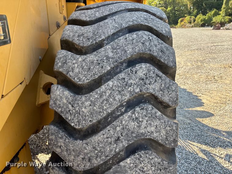 image for item DU1467 2003 John Deere 744J wheel loader