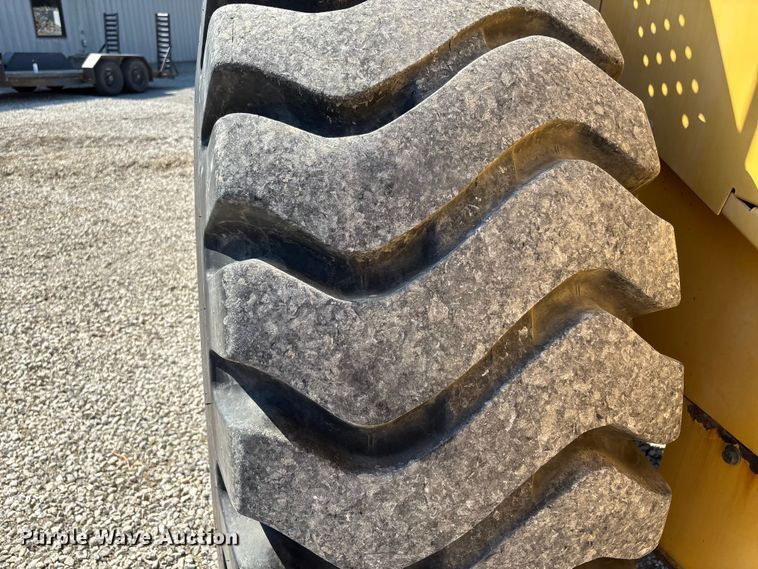 image for item DU1467 2003 John Deere 744J wheel loader