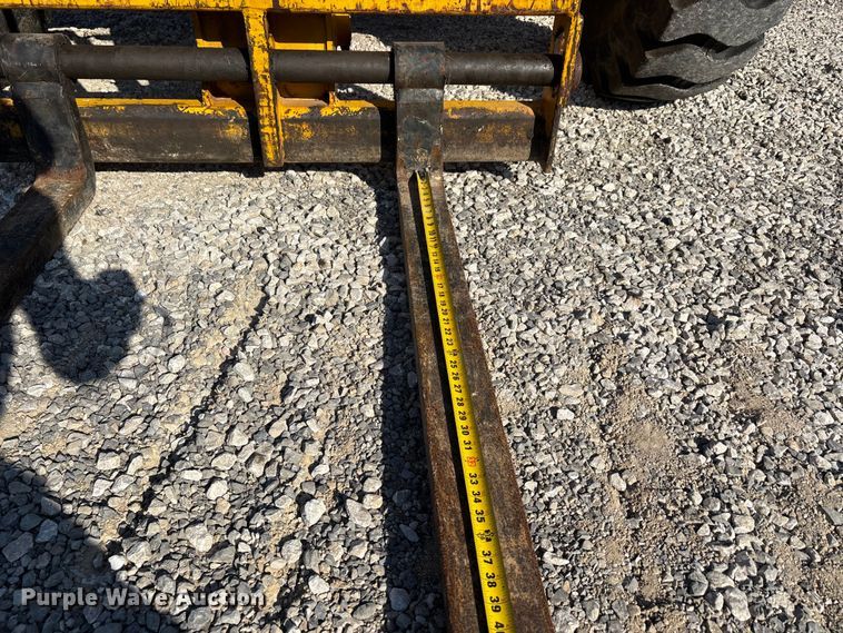 image for item DU1469 1994 Pettibone Corp 5528 telehandler