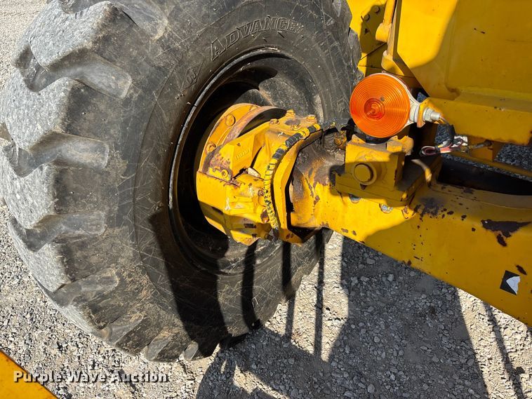 image for item DU1469 1994 Pettibone Corp 5528 telehandler