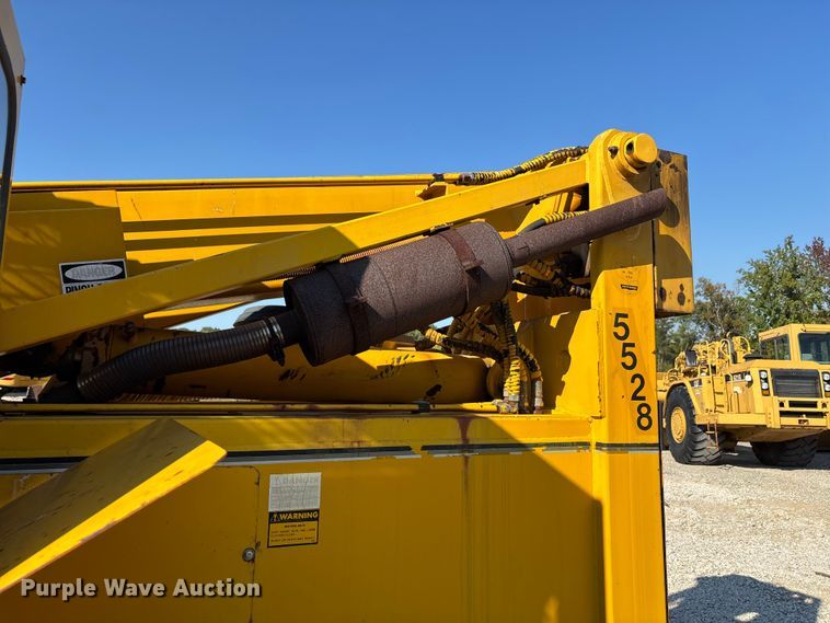 image for item DU1469 1994 Pettibone Corp 5528 telehandler