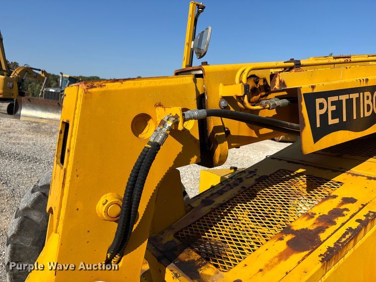 image for item DU1469 1994 Pettibone Corp 5528 telehandler