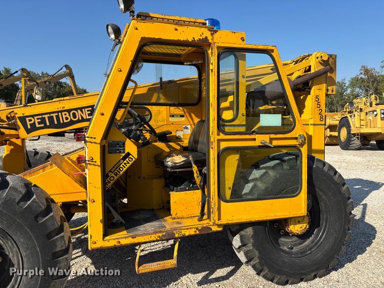 image for item DU1469 1994 Pettibone Corp 5528 telehandler