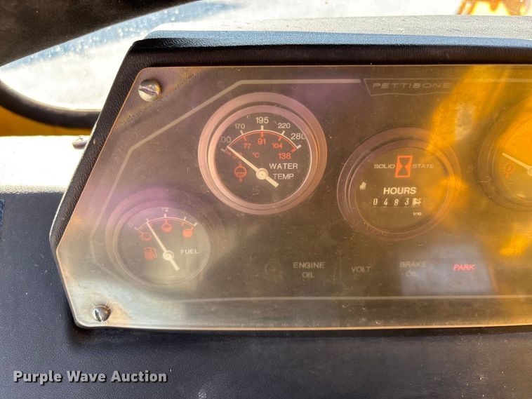 image for item DU1469 1994 Pettibone Corp 5528 telehandler