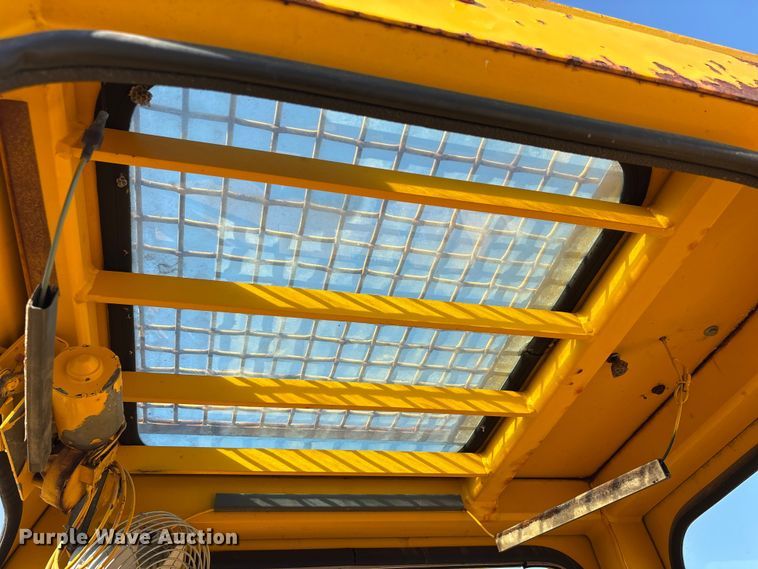 image for item DU1469 1994 Pettibone Corp 5528 telehandler