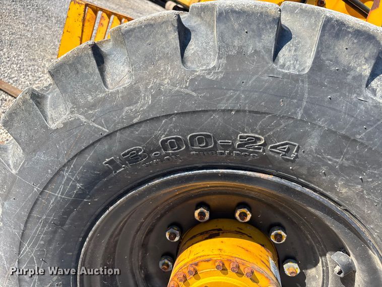 image for item DU1469 1994 Pettibone Corp 5528 telehandler