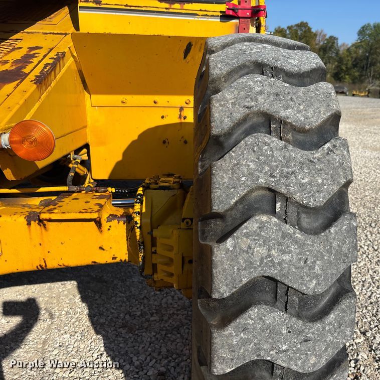 image for item DU1469 1994 Pettibone Corp 5528 telehandler