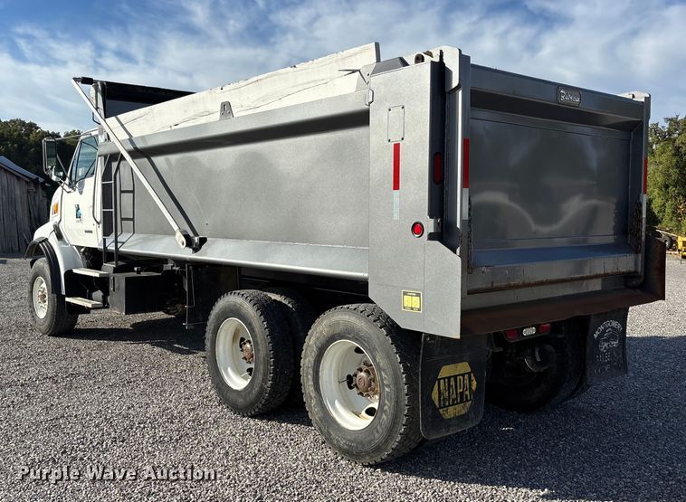 image for item DU1471 2005 Sterling L9500 dump truck