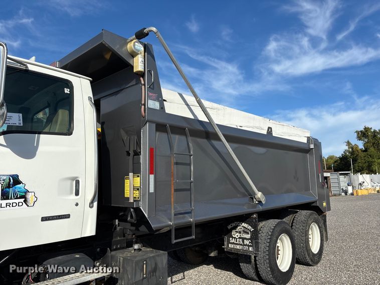 image for item DU1471 2005 Sterling L9500 dump truck