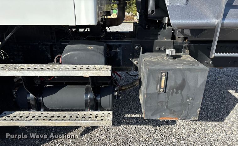 image for item DU1471 2005 Sterling L9500 dump truck